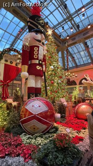 [P11] Decoratiuni de Craciun, Las Vegas » foto by dop.tirbuson
 - 
<span class="allrVoted glyphicon glyphicon-heart hidden" id="av1530676"></span>
<a class="m-l-10 hidden" id="sv1530676" onclick="voting_Foto_DelVot(,1530676,26207)" role="button">șterge vot <span class="glyphicon glyphicon-remove"></span></a>
<a id="v91530676" class=" c-red"  onclick="voting_Foto_SetVot(1530676)" role="button"><span class="glyphicon glyphicon-heart-empty"></span> <b>LIKE</b> = Votează poza</a> <img class="hidden"  id="f1530676W9" src="/imagini/loader.gif" border="0" /><span class="AjErrMes hidden" id="e1530676ErM"></span>