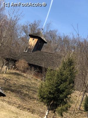 P10 [FEB-2020] biserica din lemn se gaseste pe deal