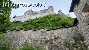 [P02] Principala atractie turistica o constituie una dintre cele mai mari fortarete din Europa ce domina o colina a orasului vechi, castelul Hohensalzburg. De-a lungul istoriei sale lungi, castelul a servit ca fortificatie, cazarma militara, inchisoare si resedinta a printilor arhiepiscopi. » foto by geani anto
 - 
<span class="allrVoted glyphicon glyphicon-heart hidden" id="av1416335"></span>
<a class="m-l-10 hidden" id="sv1416335" onclick="voting_Foto_DelVot(,1416335,26232)" role="button">șterge vot <span class="glyphicon glyphicon-remove"></span></a>
<a id="v91416335" class=" c-red"  onclick="voting_Foto_SetVot(1416335)" role="button"><span class="glyphicon glyphicon-heart-empty"></span> <b>LIKE</b> = Votează poza</a> <img class="hidden"  id="f1416335W9" src="/imagini/loader.gif" border="0" /><span class="AjErrMes hidden" id="e1416335ErM"></span>