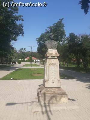 [P13] Grădina Publică » foto by adso
 - 
<span class="allrVoted glyphicon glyphicon-heart hidden" id="av1490991"></span>
<a class="m-l-10 hidden" id="sv1490991" onclick="voting_Foto_DelVot(,1490991,26240)" role="button">șterge vot <span class="glyphicon glyphicon-remove"></span></a>
<a id="v91490991" class=" c-red"  onclick="voting_Foto_SetVot(1490991)" role="button"><span class="glyphicon glyphicon-heart-empty"></span> <b>LIKE</b> = Votează poza</a> <img class="hidden"  id="f1490991W9" src="/imagini/loader.gif" border="0" /><span class="AjErrMes hidden" id="e1490991ErM"></span>