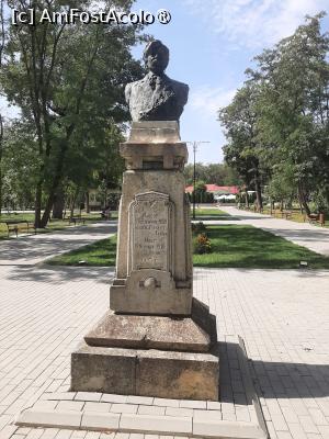 [P32] Bustul lui Al. Vlahuță » foto by adso
 - 
<span class="allrVoted glyphicon glyphicon-heart hidden" id="av1496597"></span>
<a class="m-l-10 hidden" id="sv1496597" onclick="voting_Foto_DelVot(,1496597,26240)" role="button">șterge vot <span class="glyphicon glyphicon-remove"></span></a>
<a id="v91496597" class=" c-red"  onclick="voting_Foto_SetVot(1496597)" role="button"><span class="glyphicon glyphicon-heart-empty"></span> <b>LIKE</b> = Votează poza</a> <img class="hidden"  id="f1496597W9" src="/imagini/loader.gif" border="0" /><span class="AjErrMes hidden" id="e1496597ErM"></span>