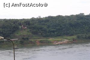 P18 [JAN-2019] Puerto de Iguazu, Hito de las Tres Fronteras, malul paraguayan, mai modest,... poză mărită la maxim...