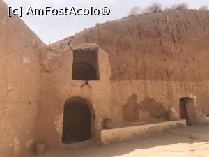 P18 [JUN-2019] În vizită la berberii din Matmata -în curtea casei troglodite