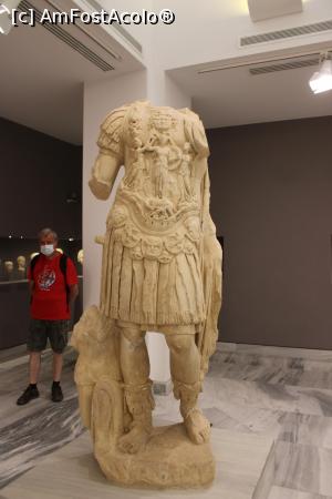 [P64] Heraklion, Muzeul de Arheologie, Statuie de marmură a împăratului Hadrian cu o cuirasă deosebită, Atena călcând Lupoaica ce hrănește pe Romus și Remus, ce bibileală!! » foto by mprofeanu
 - 
<span class="allrVoted glyphicon glyphicon-heart hidden" id="av1285986"></span>
<a class="m-l-10 hidden" id="sv1285986" onclick="voting_Foto_DelVot(,1285986,26337)" role="button">șterge vot <span class="glyphicon glyphicon-remove"></span></a>
<a id="v91285986" class=" c-red"  onclick="voting_Foto_SetVot(1285986)" role="button"><span class="glyphicon glyphicon-heart-empty"></span> <b>LIKE</b> = Votează poza</a> <img class="hidden"  id="f1285986W9" src="/imagini/loader.gif" border="0" /><span class="AjErrMes hidden" id="e1285986ErM"></span>