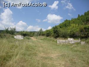 [P31] Acesta este monumentul ridicat pe locul unde în anul 1837 a fost descoperit tezaurul ”Cloșca cu puii de aur”.  » foto by Floryn81
 - 
<span class="allrVoted glyphicon glyphicon-heart hidden" id="av767642"></span>
<a class="m-l-10 hidden" id="sv767642" onclick="voting_Foto_DelVot(,767642,26347)" role="button">șterge vot <span class="glyphicon glyphicon-remove"></span></a>
<a id="v9767642" class=" c-red"  onclick="voting_Foto_SetVot(767642)" role="button"><span class="glyphicon glyphicon-heart-empty"></span> <b>LIKE</b> = Votează poza</a> <img class="hidden"  id="f767642W9" src="/imagini/loader.gif" border="0" /><span class="AjErrMes hidden" id="e767642ErM"></span>