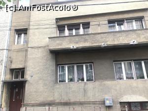 [P37] Transylvania apartments - intrarea in cladire, apartamentul este la etajul 1 unde se vede si acest balcon (nefunctional insa) » foto by mishu
 - 
<span class="allrVoted glyphicon glyphicon-heart hidden" id="av1179051"></span>
<a class="m-l-10 hidden" id="sv1179051" onclick="voting_Foto_DelVot(,1179051,26470)" role="button">șterge vot <span class="glyphicon glyphicon-remove"></span></a>
<a id="v91179051" class=" c-red"  onclick="voting_Foto_SetVot(1179051)" role="button"><span class="glyphicon glyphicon-heart-empty"></span> <b>LIKE</b> = Votează poza</a> <img class="hidden"  id="f1179051W9" src="/imagini/loader.gif" border="0" /><span class="AjErrMes hidden" id="e1179051ErM"></span>