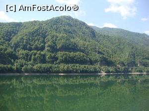 [P04] Pentru a ajunge la Cascada Scoruş, am mers pe Valea Lotrului. Am făcut o pauză scurtă pentru o fotografie lângă lacul de acumulare Brădişor.  » foto by Floryn81
 - 
<span class="allrVoted glyphicon glyphicon-heart hidden" id="av884635"></span>
<a class="m-l-10 hidden" id="sv884635" onclick="voting_Foto_DelVot(,884635,26611)" role="button">șterge vot <span class="glyphicon glyphicon-remove"></span></a>
<a id="v9884635" class=" c-red"  onclick="voting_Foto_SetVot(884635)" role="button"><span class="glyphicon glyphicon-heart-empty"></span> <b>LIKE</b> = Votează poza</a> <img class="hidden"  id="f884635W9" src="/imagini/loader.gif" border="0" /><span class="AjErrMes hidden" id="e884635ErM"></span>