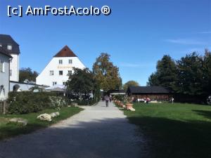 [P59] Chiemsee – Fraueninsel - putin mai in fata pe stanga este terasa restaurantului unde ne-am oprit pentru pranz. » foto by mishu
 - 
<span class="allrVoted glyphicon glyphicon-heart hidden" id="av1197189"></span>
<a class="m-l-10 hidden" id="sv1197189" onclick="voting_Foto_DelVot(,1197189,26620)" role="button">șterge vot <span class="glyphicon glyphicon-remove"></span></a>
<a id="v91197189" class=" c-red"  onclick="voting_Foto_SetVot(1197189)" role="button"><span class="glyphicon glyphicon-heart-empty"></span> <b>LIKE</b> = Votează poza</a> <img class="hidden"  id="f1197189W9" src="/imagini/loader.gif" border="0" /><span class="AjErrMes hidden" id="e1197189ErM"></span>