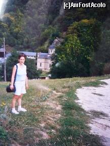 P14 [AUG-2004] Primul obiectiv turistic in drum spre Cozia -Manastirea Stinisoara