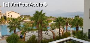 P01 [SEP-2020] Barut Fethiye - un hotel aproape perfect - vedere din balcon spre piscina pentru adulţi şi mare