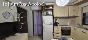 [P18] Lavrio Center-Thanasis’ Studio, de la pat către ușă » foto by irinad
 - 
<span class="allrVoted glyphicon glyphicon-heart hidden" id="av1545585"></span>
<a class="m-l-10 hidden" id="sv1545585" onclick="voting_Foto_DelVot(,1545585,26851)" role="button">șterge vot <span class="glyphicon glyphicon-remove"></span></a>
<a id="v91545585" class=" c-red"  onclick="voting_Foto_SetVot(1545585)" role="button"><span class="glyphicon glyphicon-heart-empty"></span> <b>LIKE</b> = Votează poza</a> <img class="hidden"  id="f1545585W9" src="/imagini/loader.gif" border="0" /><span class="AjErrMes hidden" id="e1545585ErM"></span>