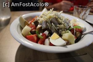 P07 [OCT-2021] Agios Nikolaos, Restaurant Paradosiako, Salată cretană cu ouă, apaki, cartofi, cremă de brânză, ... gustoasă
