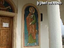 P17 [OCT-2010] Manastirea Balaciu - icoanele pictate de la intrarea in biserica