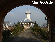 P07 [OCT-2010] Manastirea Balaciu - biserica vazuta de sub turnul clopotnitei