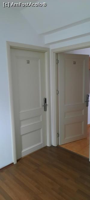 [P10] Bacău, Pensiunea Studio, Holul de la etaj 1, Intrarea în Camera 12 » foto by mprofeanu
 - 
<span class="allrVoted glyphicon glyphicon-heart hidden" id="av1505264"></span>
<a class="m-l-10 hidden" id="sv1505264" onclick="voting_Foto_DelVot(,1505264,27059)" role="button">șterge vot <span class="glyphicon glyphicon-remove"></span></a>
<a id="v91505264" class=" c-red"  onclick="voting_Foto_SetVot(1505264)" role="button"><span class="glyphicon glyphicon-heart-empty"></span> <b>LIKE</b> = Votează poza</a> <img class="hidden"  id="f1505264W9" src="/imagini/loader.gif" border="0" /><span class="AjErrMes hidden" id="e1505264ErM"></span>