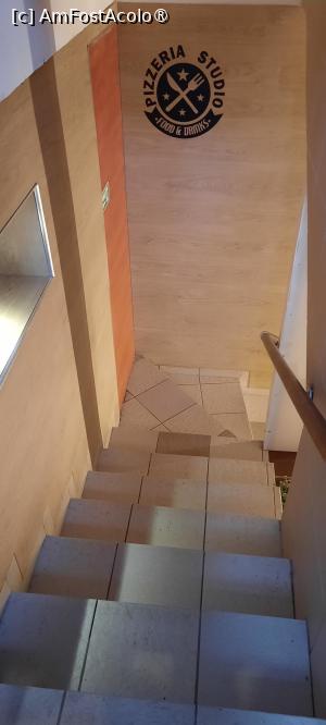 [P19] Bacău, Pensiunea Studio, Holul de la Parter, Scara spre Demisol la Restaurantul-Pizzerie » foto by mprofeanu
 - 
<span class="allrVoted glyphicon glyphicon-heart hidden" id="av1505273"></span>
<a class="m-l-10 hidden" id="sv1505273" onclick="voting_Foto_DelVot(,1505273,27059)" role="button">șterge vot <span class="glyphicon glyphicon-remove"></span></a>
<a id="v91505273" class=" c-red"  onclick="voting_Foto_SetVot(1505273)" role="button"><span class="glyphicon glyphicon-heart-empty"></span> <b>LIKE</b> = Votează poza</a> <img class="hidden"  id="f1505273W9" src="/imagini/loader.gif" border="0" /><span class="AjErrMes hidden" id="e1505273ErM"></span>