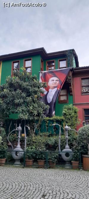 [P28] orasul Bursa, peste tot portretul iubitului conducator Ataturk » foto by Yolanda
 - 
<span class="allrVoted glyphicon glyphicon-heart hidden" id="av1529091"></span>
<a class="m-l-10 hidden" id="sv1529091" onclick="voting_Foto_DelVot(,1529091,27088)" role="button">șterge vot <span class="glyphicon glyphicon-remove"></span></a>
<a id="v91529091" class=" c-red"  onclick="voting_Foto_SetVot(1529091)" role="button"><span class="glyphicon glyphicon-heart-empty"></span> <b>LIKE</b> = Votează poza</a> <img class="hidden"  id="f1529091W9" src="/imagini/loader.gif" border="0" /><span class="AjErrMes hidden" id="e1529091ErM"></span>