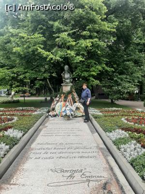 [P17] Eminescu si eu » foto by Zoazore
 - 
<span class="allrVoted glyphicon glyphicon-heart hidden" id="av1526207"></span>
<a class="m-l-10 hidden" id="sv1526207" onclick="voting_Foto_DelVot(,1526207,27139)" role="button">șterge vot <span class="glyphicon glyphicon-remove"></span></a>
<a id="v91526207" class=" c-red"  onclick="voting_Foto_SetVot(1526207)" role="button"><span class="glyphicon glyphicon-heart-empty"></span> <b>LIKE</b> = Votează poza</a> <img class="hidden"  id="f1526207W9" src="/imagini/loader.gif" border="0" /><span class="AjErrMes hidden" id="e1526207ErM"></span>