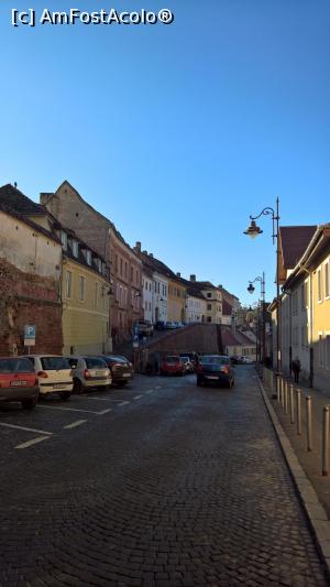 [P37] strada Odobescu, la stanga in fundal se vede continuarea zidului de la a 3 a incinta de fortificatii, acolo incepe strada Centumvirilor » foto by AZE
 - 
<span class="allrVoted glyphicon glyphicon-heart hidden" id="av812581"></span>
<a class="m-l-10 hidden" id="sv812581" onclick="voting_Foto_DelVot(,812581,27170)" role="button">șterge vot <span class="glyphicon glyphicon-remove"></span></a>
<a id="v9812581" class=" c-red"  onclick="voting_Foto_SetVot(812581)" role="button"><span class="glyphicon glyphicon-heart-empty"></span> <b>LIKE</b> = Votează poza</a> <img class="hidden"  id="f812581W9" src="/imagini/loader.gif" border="0" /><span class="AjErrMes hidden" id="e812581ErM"></span>