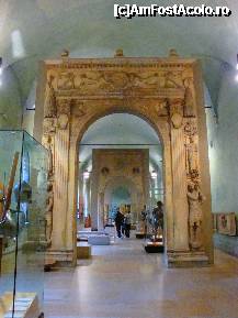 [P65] Milano, Castello Sforzesco, Muzeul de artă veche (Museo d'Arte Antica), sala 14: cele trei monumentale portaluri așezate una în spatele celeilalte. În plan apropiat se vede Portalul Banco Mediceo.  » foto by mariana.olaru
 - 
<span class="allrVoted glyphicon glyphicon-heart hidden" id="av335783"></span>
<a class="m-l-10 hidden" id="sv335783" onclick="voting_Foto_DelVot(,335783,27191)" role="button">șterge vot <span class="glyphicon glyphicon-remove"></span></a>
<a id="v9335783" class=" c-red"  onclick="voting_Foto_SetVot(335783)" role="button"><span class="glyphicon glyphicon-heart-empty"></span> <b>LIKE</b> = Votează poza</a> <img class="hidden"  id="f335783W9" src="/imagini/loader.gif" border="0" /><span class="AjErrMes hidden" id="e335783ErM"></span>
