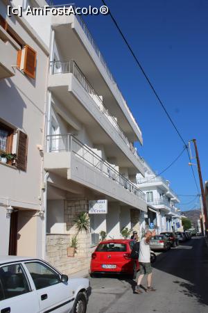 P01 [OCT-2021] Agios Nikolaos, Hotelul Creta văzut din Strada Sarolidi