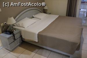 P20 [OCT-2021] Agios Nikolaos, Hotel Creta, Camera 104, Dormitorul, Patul mare, confortabil
