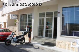 P03 [OCT-2021] Agios Nikolaos, Hotel Creta,Intrarea și Parcarea din fața ei