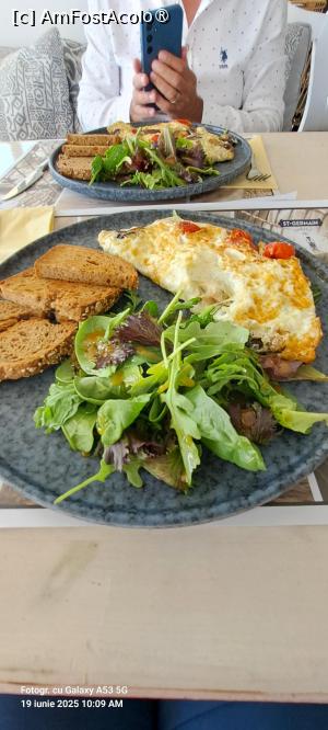 [P13] Taverna Vegera, ambele omlete » foto by irinad
 - 
<span class="allrVoted glyphicon glyphicon-heart hidden" id="av1538043"></span>
<a class="m-l-10 hidden" id="sv1538043" onclick="voting_Foto_DelVot(,1538043,27222)" role="button">șterge vot <span class="glyphicon glyphicon-remove"></span></a>
<a id="v91538043" class=" c-red"  onclick="voting_Foto_SetVot(1538043)" role="button"><span class="glyphicon glyphicon-heart-empty"></span> <b>LIKE</b> = Votează poza</a> <img class="hidden"  id="f1538043W9" src="/imagini/loader.gif" border="0" /><span class="AjErrMes hidden" id="e1538043ErM"></span>