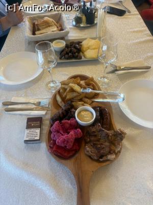 [P18] Restaurantul pensiunii Subcetate - o masă bogată » foto by nicole33
 - 
<span class="allrVoted glyphicon glyphicon-heart hidden" id="av1528501"></span>
<a class="m-l-10 hidden" id="sv1528501" onclick="voting_Foto_DelVot(,1528501,27266)" role="button">șterge vot <span class="glyphicon glyphicon-remove"></span></a>
<a id="v91528501" class=" c-red"  onclick="voting_Foto_SetVot(1528501)" role="button"><span class="glyphicon glyphicon-heart-empty"></span> <b>LIKE</b> = Votează poza</a> <img class="hidden"  id="f1528501W9" src="/imagini/loader.gif" border="0" /><span class="AjErrMes hidden" id="e1528501ErM"></span>