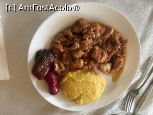 [P09] Restaurantul pensiunii Subcetate - tochitură » foto by nicole33
 - 
<span class="allrVoted glyphicon glyphicon-heart hidden" id="av1528492"></span>
<a class="m-l-10 hidden" id="sv1528492" onclick="voting_Foto_DelVot(,1528492,27266)" role="button">șterge vot <span class="glyphicon glyphicon-remove"></span></a>
<a id="v91528492" class=" c-red"  onclick="voting_Foto_SetVot(1528492)" role="button"><span class="glyphicon glyphicon-heart-empty"></span> <b>LIKE</b> = Votează poza</a> <img class="hidden"  id="f1528492W9" src="/imagini/loader.gif" border="0" /><span class="AjErrMes hidden" id="e1528492ErM"></span>