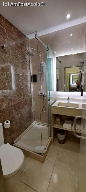 [P27] Hotel INN Rossio, camera primită la întoarcerea din Madeira, baia » foto by irinad
 - 
<span class="allrVoted glyphicon glyphicon-heart hidden" id="av1502956"></span>
<a class="m-l-10 hidden" id="sv1502956" onclick="voting_Foto_DelVot(,1502956,27403)" role="button">șterge vot <span class="glyphicon glyphicon-remove"></span></a>
<a id="v91502956" class=" c-red"  onclick="voting_Foto_SetVot(1502956)" role="button"><span class="glyphicon glyphicon-heart-empty"></span> <b>LIKE</b> = Votează poza</a> <img class="hidden"  id="f1502956W9" src="/imagini/loader.gif" border="0" /><span class="AjErrMes hidden" id="e1502956ErM"></span>