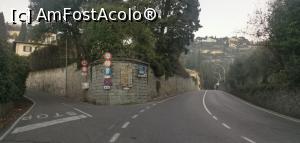 [P65] Capăt de traseu. Din stânga am ieșit noi de pe Via Vecchia Fiesolana, în dreapta este șoseaua care duce la Fiesole. » foto by Aurici
 - 
<span class="allrVoted glyphicon glyphicon-heart hidden" id="av1295634"></span>
<a class="m-l-10 hidden" id="sv1295634" onclick="voting_Foto_DelVot(,1295634,27453)" role="button">șterge vot <span class="glyphicon glyphicon-remove"></span></a>
<a id="v91295634" class=" c-red"  onclick="voting_Foto_SetVot(1295634)" role="button"><span class="glyphicon glyphicon-heart-empty"></span> <b>LIKE</b> = Votează poza</a> <img class="hidden"  id="f1295634W9" src="/imagini/loader.gif" border="0" /><span class="AjErrMes hidden" id="e1295634ErM"></span>