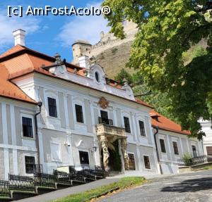 [P02] Palatul episcopal baroc este pozitionat la poalele dealului, avand cetatea in fundal, construit in jurul anilor 1750 si a fost resedinta episcopilor din Veszprém pana in 1775. » foto by geani anto
 - 
<span class="allrVoted glyphicon glyphicon-heart hidden" id="av1331919"></span>
<a class="m-l-10 hidden" id="sv1331919" onclick="voting_Foto_DelVot(,1331919,27754)" role="button">șterge vot <span class="glyphicon glyphicon-remove"></span></a>
<a id="v91331919" class=" c-red"  onclick="voting_Foto_SetVot(1331919)" role="button"><span class="glyphicon glyphicon-heart-empty"></span> <b>LIKE</b> = Votează poza</a> <img class="hidden"  id="f1331919W9" src="/imagini/loader.gif" border="0" /><span class="AjErrMes hidden" id="e1331919ErM"></span>