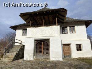 [P93] Casa cu blazoane » foto by nicole33
 - 
<span class="allrVoted glyphicon glyphicon-heart hidden" id="av1511558"></span>
<a class="m-l-10 hidden" id="sv1511558" onclick="voting_Foto_DelVot(,1511558,27780)" role="button">șterge vot <span class="glyphicon glyphicon-remove"></span></a>
<a id="v91511558" class=" c-red"  onclick="voting_Foto_SetVot(1511558)" role="button"><span class="glyphicon glyphicon-heart-empty"></span> <b>LIKE</b> = Votează poza</a> <img class="hidden"  id="f1511558W9" src="/imagini/loader.gif" border="0" /><span class="AjErrMes hidden" id="e1511558ErM"></span>