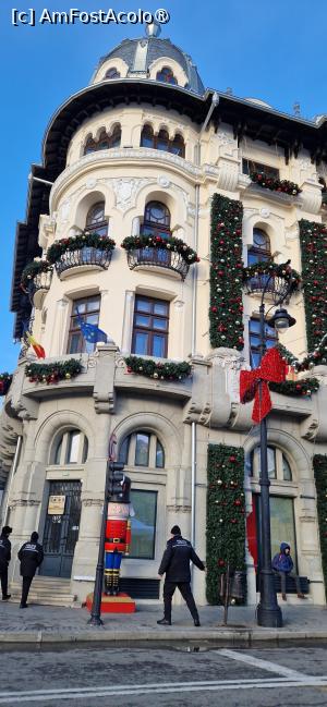 [P14] 14. Altă clădire cu decor frumos de Crăciun. » foto by doinafil
 - 
<span class="allrVoted glyphicon glyphicon-heart hidden" id="av1513328"></span>
<a class="m-l-10 hidden" id="sv1513328" onclick="voting_Foto_DelVot(,1513328,27805)" role="button">șterge vot <span class="glyphicon glyphicon-remove"></span></a>
<a id="v91513328" class=" c-red"  onclick="voting_Foto_SetVot(1513328)" role="button"><span class="glyphicon glyphicon-heart-empty"></span> <b>LIKE</b> = Votează poza</a> <img class="hidden"  id="f1513328W9" src="/imagini/loader.gif" border="0" /><span class="AjErrMes hidden" id="e1513328ErM"></span>