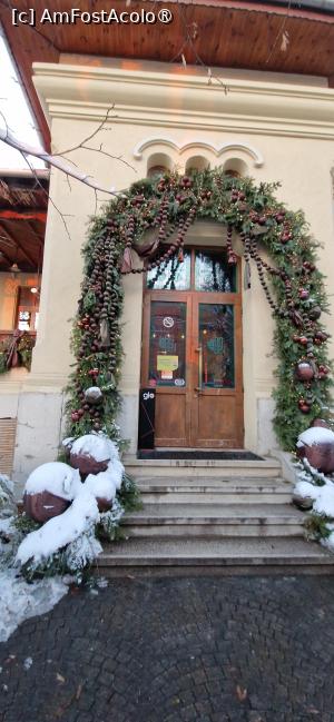 [P18] 18. O ghirlandă frumoasă ce încadrează o altă intrare. » foto by doinafil
 - 
<span class="allrVoted glyphicon glyphicon-heart hidden" id="av1513332"></span>
<a class="m-l-10 hidden" id="sv1513332" onclick="voting_Foto_DelVot(,1513332,27805)" role="button">șterge vot <span class="glyphicon glyphicon-remove"></span></a>
<a id="v91513332" class=" c-red"  onclick="voting_Foto_SetVot(1513332)" role="button"><span class="glyphicon glyphicon-heart-empty"></span> <b>LIKE</b> = Votează poza</a> <img class="hidden"  id="f1513332W9" src="/imagini/loader.gif" border="0" /><span class="AjErrMes hidden" id="e1513332ErM"></span>