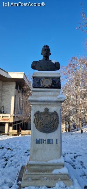 [P19] 19. În drum spre Pensiune, întâlnim statuia Regelui Mihai, la tinerețe...... » foto by doinafil
 - 
<span class="allrVoted glyphicon glyphicon-heart hidden" id="av1513333"></span>
<a class="m-l-10 hidden" id="sv1513333" onclick="voting_Foto_DelVot(,1513333,27805)" role="button">șterge vot <span class="glyphicon glyphicon-remove"></span></a>
<a id="v91513333" class=" c-red"  onclick="voting_Foto_SetVot(1513333)" role="button"><span class="glyphicon glyphicon-heart-empty"></span> <b>LIKE</b> = Votează poza</a> <img class="hidden"  id="f1513333W9" src="/imagini/loader.gif" border="0" /><span class="AjErrMes hidden" id="e1513333ErM"></span>