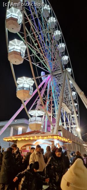 [P28] 28. La Roata Panoramică nu este coadă mare. (30 lei o tură, de pers.) » foto by doinafil
 - 
<span class="allrVoted glyphicon glyphicon-heart hidden" id="av1513342"></span>
<a class="m-l-10 hidden" id="sv1513342" onclick="voting_Foto_DelVot(,1513342,27805)" role="button">șterge vot <span class="glyphicon glyphicon-remove"></span></a>
<a id="v91513342" class=" c-red"  onclick="voting_Foto_SetVot(1513342)" role="button"><span class="glyphicon glyphicon-heart-empty"></span> <b>LIKE</b> = Votează poza</a> <img class="hidden"  id="f1513342W9" src="/imagini/loader.gif" border="0" /><span class="AjErrMes hidden" id="e1513342ErM"></span>