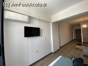 P08 [JUN-2023] ND Suite Hotel Edirne - televizorul şi aerulcondiţionat din faţa patului