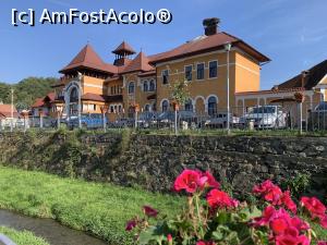 [P01] Rășinari,centru,palatul cultural » foto by AZE
 - 
<span class="allrVoted glyphicon glyphicon-heart hidden" id="av1390115"></span>
<a class="m-l-10 hidden" id="sv1390115" onclick="voting_Foto_DelVot(,1390115,28257)" role="button">șterge vot <span class="glyphicon glyphicon-remove"></span></a>
<a id="v91390115" class=" c-red"  onclick="voting_Foto_SetVot(1390115)" role="button"><span class="glyphicon glyphicon-heart-empty"></span> <b>LIKE</b> = Votează poza</a> <img class="hidden"  id="f1390115W9" src="/imagini/loader.gif" border="0" /><span class="AjErrMes hidden" id="e1390115ErM"></span>