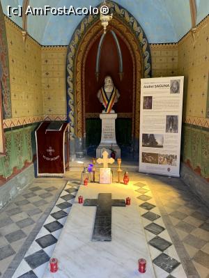 [P18] Rășinari,mauzoleul Andrei Șaguna » foto by AZE
 - 
<span class="allrVoted glyphicon glyphicon-heart hidden" id="av1390132"></span>
<a class="m-l-10 hidden" id="sv1390132" onclick="voting_Foto_DelVot(,1390132,28257)" role="button">șterge vot <span class="glyphicon glyphicon-remove"></span></a>
<a id="v91390132" class=" c-red"  onclick="voting_Foto_SetVot(1390132)" role="button"><span class="glyphicon glyphicon-heart-empty"></span> <b>LIKE</b> = Votează poza</a> <img class="hidden"  id="f1390132W9" src="/imagini/loader.gif" border="0" /><span class="AjErrMes hidden" id="e1390132ErM"></span>