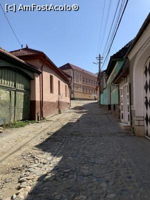 [P27] Rășinari,uliță » foto by AZE
 - 
<span class="allrVoted glyphicon glyphicon-heart hidden" id="av1390141"></span>
<a class="m-l-10 hidden" id="sv1390141" onclick="voting_Foto_DelVot(,1390141,28257)" role="button">șterge vot <span class="glyphicon glyphicon-remove"></span></a>
<a id="v91390141" class=" c-red"  onclick="voting_Foto_SetVot(1390141)" role="button"><span class="glyphicon glyphicon-heart-empty"></span> <b>LIKE</b> = Votează poza</a> <img class="hidden"  id="f1390141W9" src="/imagini/loader.gif" border="0" /><span class="AjErrMes hidden" id="e1390141ErM"></span>
