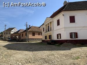 [P29] Rășinari,piața din fața bisericii » foto by AZE
 - 
<span class="allrVoted glyphicon glyphicon-heart hidden" id="av1390143"></span>
<a class="m-l-10 hidden" id="sv1390143" onclick="voting_Foto_DelVot(,1390143,28257)" role="button">șterge vot <span class="glyphicon glyphicon-remove"></span></a>
<a id="v91390143" class=" c-red"  onclick="voting_Foto_SetVot(1390143)" role="button"><span class="glyphicon glyphicon-heart-empty"></span> <b>LIKE</b> = Votează poza</a> <img class="hidden"  id="f1390143W9" src="/imagini/loader.gif" border="0" /><span class="AjErrMes hidden" id="e1390143ErM"></span>