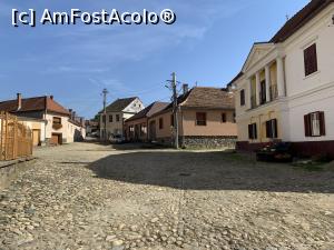 [P30] Rășinari,piața din fața bisericii » foto by AZE
 - 
<span class="allrVoted glyphicon glyphicon-heart hidden" id="av1390144"></span>
<a class="m-l-10 hidden" id="sv1390144" onclick="voting_Foto_DelVot(,1390144,28257)" role="button">șterge vot <span class="glyphicon glyphicon-remove"></span></a>
<a id="v91390144" class=" c-red"  onclick="voting_Foto_SetVot(1390144)" role="button"><span class="glyphicon glyphicon-heart-empty"></span> <b>LIKE</b> = Votează poza</a> <img class="hidden"  id="f1390144W9" src="/imagini/loader.gif" border="0" /><span class="AjErrMes hidden" id="e1390144ErM"></span>