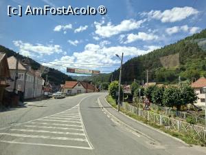 [P04] La intrarea în sat - banner cu Festivalul brânzei și al țuicii, pe care l-am ratat... » foto by Carmen Ion
 - 
<span class="allrVoted glyphicon glyphicon-heart hidden" id="av1510963"></span>
<a class="m-l-10 hidden" id="sv1510963" onclick="voting_Foto_DelVot(,1510963,28257)" role="button">șterge vot <span class="glyphicon glyphicon-remove"></span></a>
<a id="v91510963" class=" c-red"  onclick="voting_Foto_SetVot(1510963)" role="button"><span class="glyphicon glyphicon-heart-empty"></span> <b>LIKE</b> = Votează poza</a> <img class="hidden"  id="f1510963W9" src="/imagini/loader.gif" border="0" /><span class="AjErrMes hidden" id="e1510963ErM"></span>