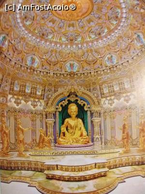 [P13] centrul templului unde nu intra nimeni, Bhagwan Swaminarayan si succesorii lui, aur si pietre pretioase » foto by Yolanda <span class="label label-default labelC_thin small">NEVOTABILĂ</span>