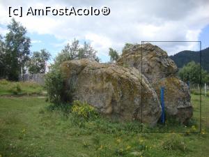 [P18] Piatra Băiatului este formată din două bucăți de stâncă. Am încadrat într-un dreptunghi bucata de stâncă ce seamănă cu un chip. O fi om, o fi maimuță, o fi chiar fața vreunui uriaș?! Voi ce ziceți?  » foto by Floryn81
 - 
<span class="allrVoted glyphicon glyphicon-heart hidden" id="av760438"></span>
<a class="m-l-10 hidden" id="sv760438" onclick="voting_Foto_DelVot(,760438,28582)" role="button">șterge vot <span class="glyphicon glyphicon-remove"></span></a>
<a id="v9760438" class=" c-red"  onclick="voting_Foto_SetVot(760438)" role="button"><span class="glyphicon glyphicon-heart-empty"></span> <b>LIKE</b> = Votează poza</a> <img class="hidden"  id="f760438W9" src="/imagini/loader.gif" border="0" /><span class="AjErrMes hidden" id="e760438ErM"></span>