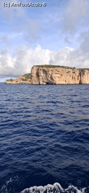 [P48] Capo Caccia - Cu vaporașul spre Grotte di Nettuno. » foto by iulianic
 - 
<span class="allrVoted glyphicon glyphicon-heart hidden" id="av1449637"></span>
<a class="m-l-10 hidden" id="sv1449637" onclick="voting_Foto_DelVot(,1449637,28742)" role="button">șterge vot <span class="glyphicon glyphicon-remove"></span></a>
<a id="v91449637" class=" c-red"  onclick="voting_Foto_SetVot(1449637)" role="button"><span class="glyphicon glyphicon-heart-empty"></span> <b>LIKE</b> = Votează poza</a> <img class="hidden"  id="f1449637W9" src="/imagini/loader.gif" border="0" /><span class="AjErrMes hidden" id="e1449637ErM"></span>