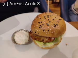 [P28] Dunmore House; fish burger » foto by crismis
 - 
<span class="allrVoted glyphicon glyphicon-heart hidden" id="av1454478"></span>
<a class="m-l-10 hidden" id="sv1454478" onclick="voting_Foto_DelVot(,1454478,28771)" role="button">șterge vot <span class="glyphicon glyphicon-remove"></span></a>
<a id="v91454478" class=" c-red"  onclick="voting_Foto_SetVot(1454478)" role="button"><span class="glyphicon glyphicon-heart-empty"></span> <b>LIKE</b> = Votează poza</a> <img class="hidden"  id="f1454478W9" src="/imagini/loader.gif" border="0" /><span class="AjErrMes hidden" id="e1454478ErM"></span>