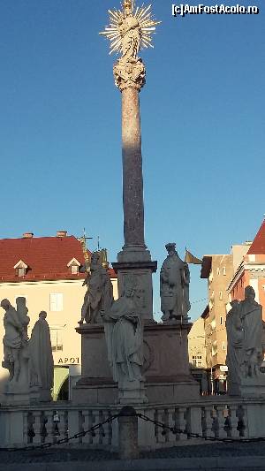 [P19] Monument statuar în piața centrală a orașului 
Wiener Neustadt, Austria.  » foto by traian.leuca †
 - 
<span class="allrVoted glyphicon glyphicon-heart hidden" id="av657363"></span>
<a class="m-l-10 hidden" id="sv657363" onclick="voting_Foto_DelVot(,657363,28816)" role="button">șterge vot <span class="glyphicon glyphicon-remove"></span></a>
<a id="v9657363" class=" c-red"  onclick="voting_Foto_SetVot(657363)" role="button"><span class="glyphicon glyphicon-heart-empty"></span> <b>LIKE</b> = Votează poza</a> <img class="hidden"  id="f657363W9" src="/imagini/loader.gif" border="0" /><span class="AjErrMes hidden" id="e657363ErM"></span>